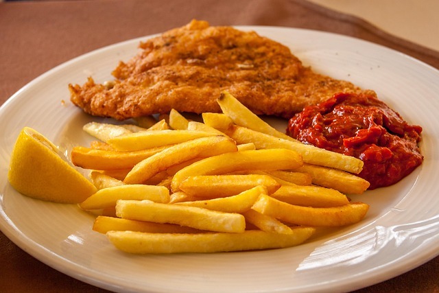 Certa pieczona z pomidorami i bazylią