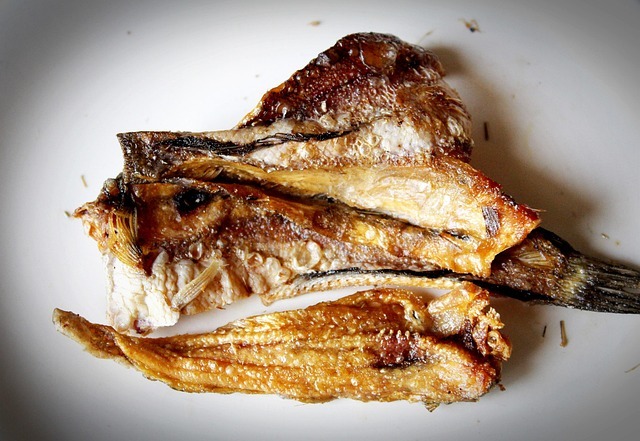 Płoć grillowana w marynacie cytrynowo-ziołowej